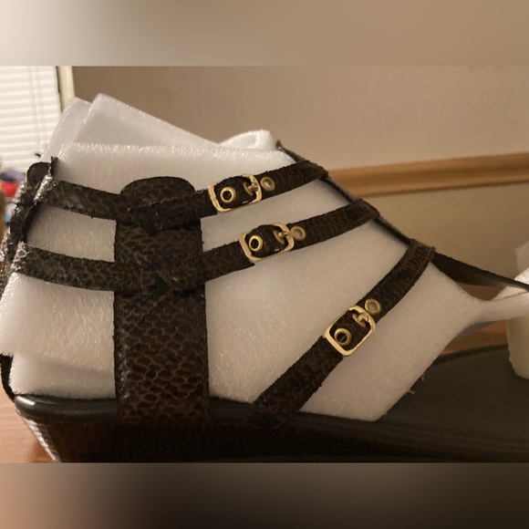Croc skin Brown wedge sandals size 10w - Picture 1 of 5